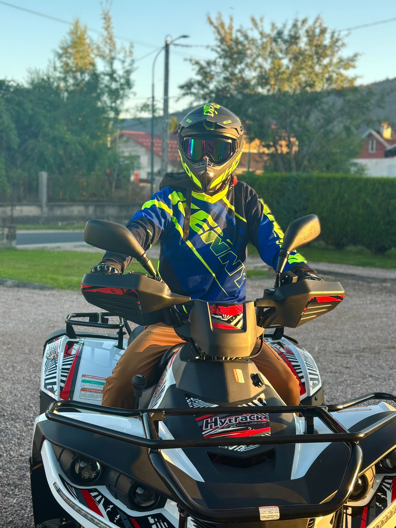 Pilote équipé sur son quad